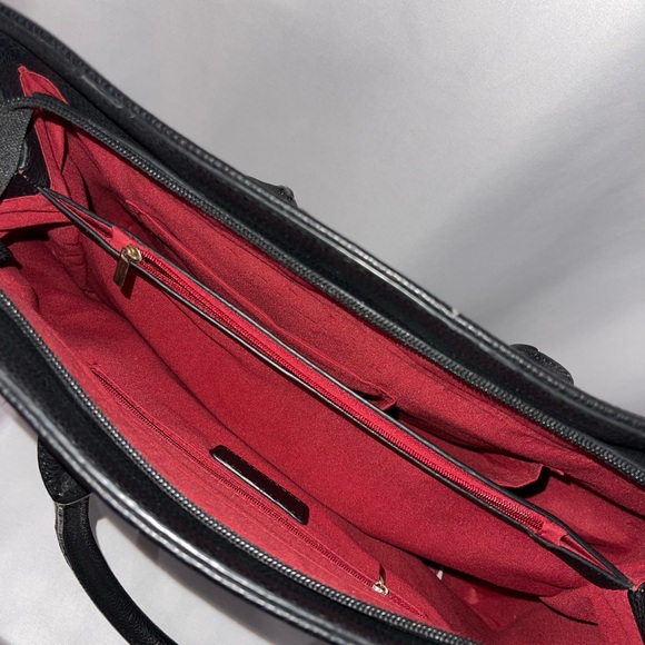 🖤🔒 Chic Black Bag with Straps and Lock Design🔒🖤 - Picture 4 of 7